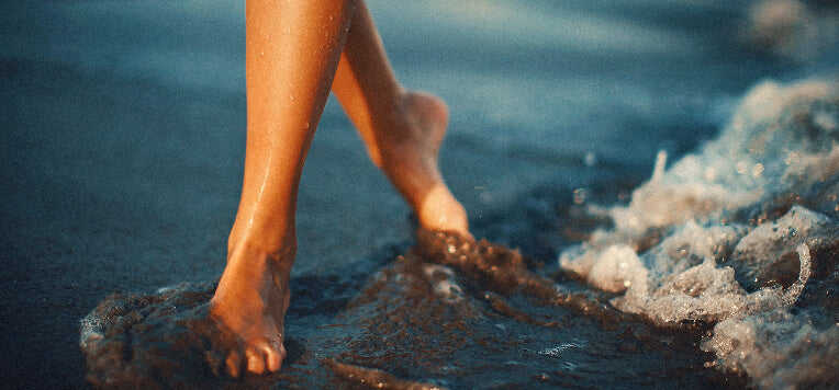 Il caldo estivo rende le tue gambe pesanti? Alcuni consigli per risolvere il problema