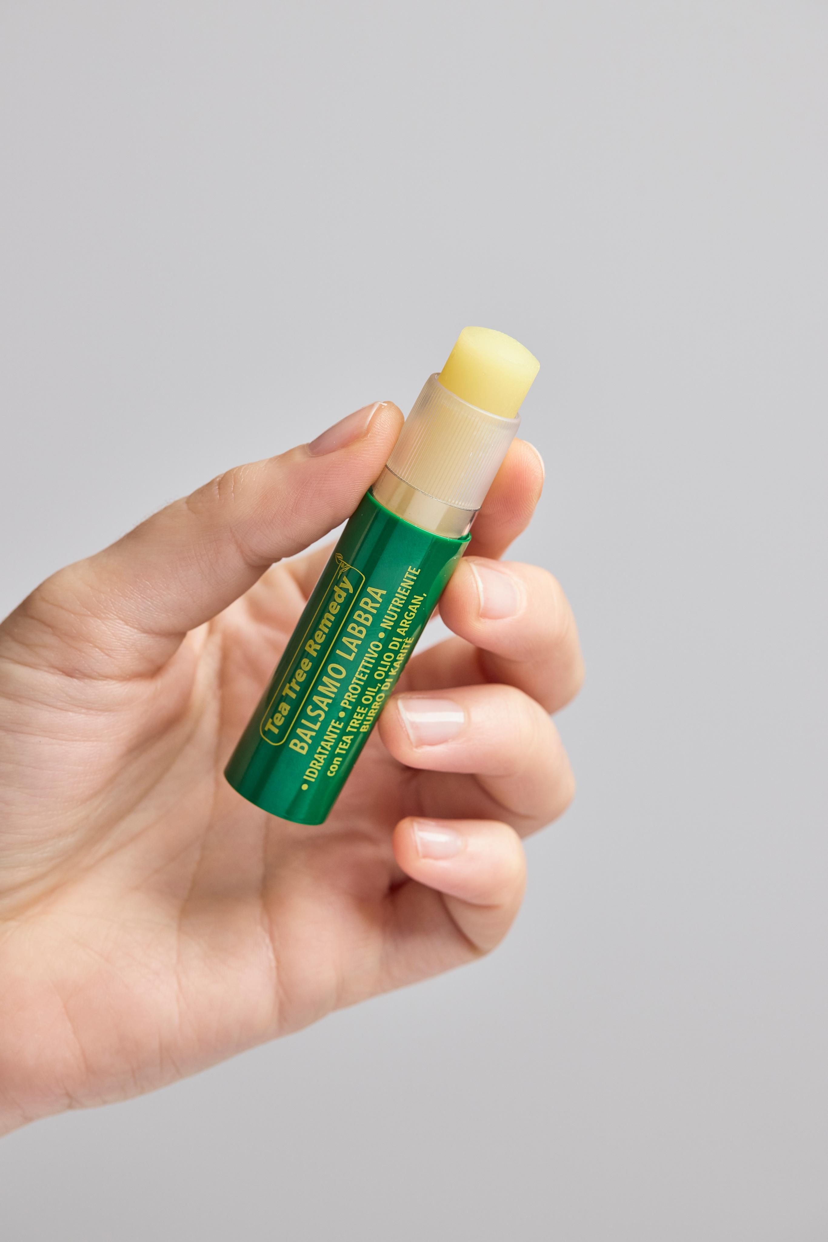 8008843010974_Tea Tree Remedy Balsamo Labbra SPf 20_02