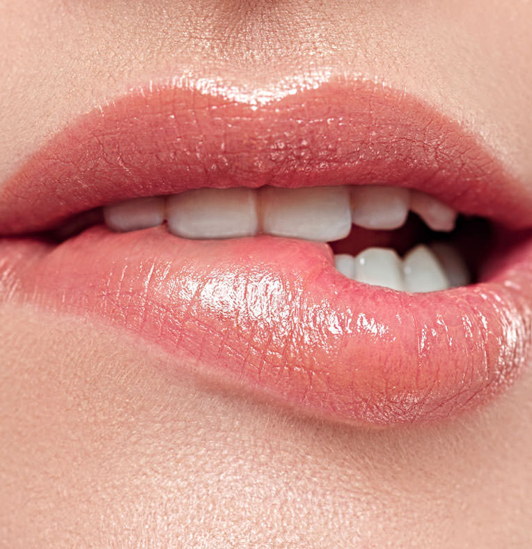 Come proteggere le labbra in modo naturale: i metodi e i prodotti da usare