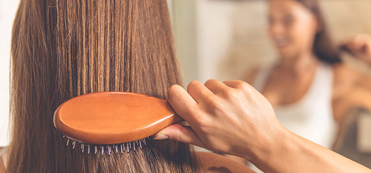 Perché in autunno cadono i capelli?