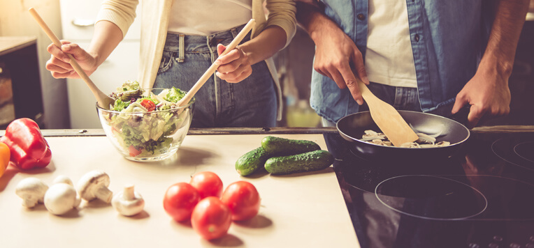 Sedentarietà e alimentazione: come modificare la propria dieta