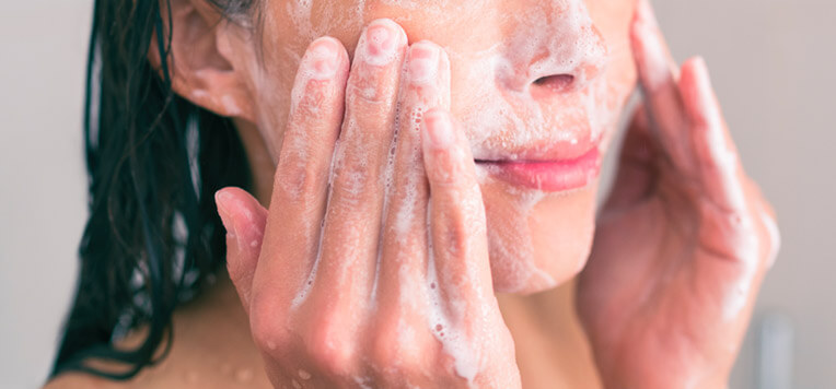 Benessere della pelle: la routine quotidiana per idratarla e proteggerla